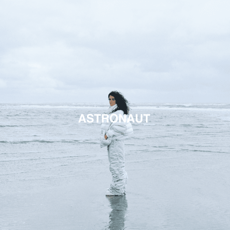 FINAL ALBUMHOES ALBUM ASTRONAUT